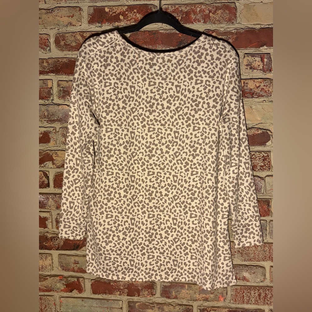 American Eagle Leopard Print Soft Knit Long Sleeve Top XS Neutral lightweight - Picture 3 of 3